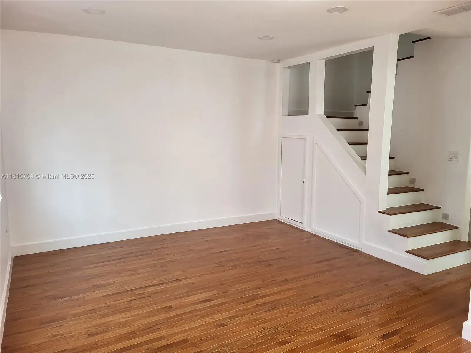660 86th St, Miami Beach FL 33141 photo 4
