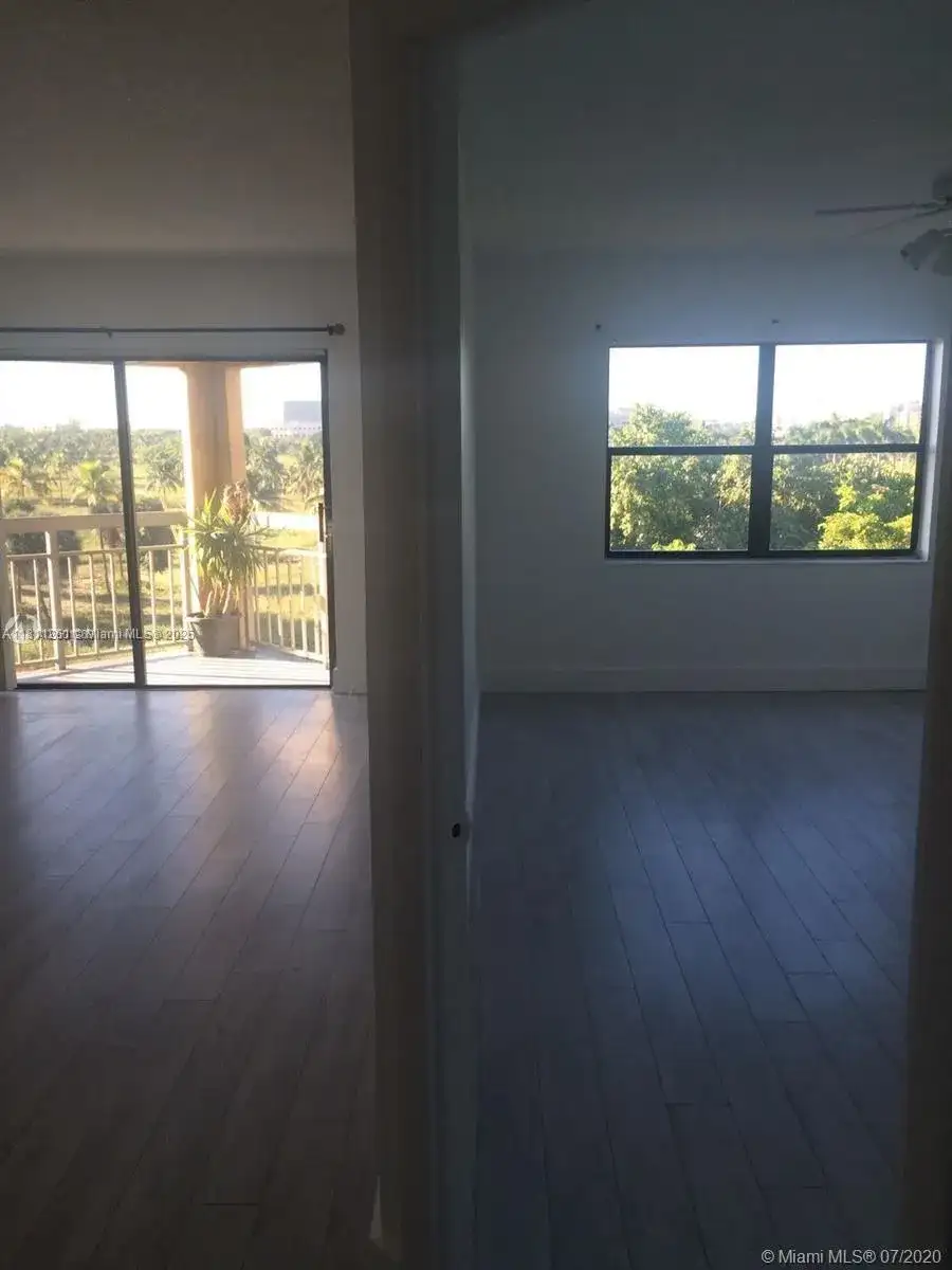 8290 Lake Dr # 527, Doral FL 33166 photo 4