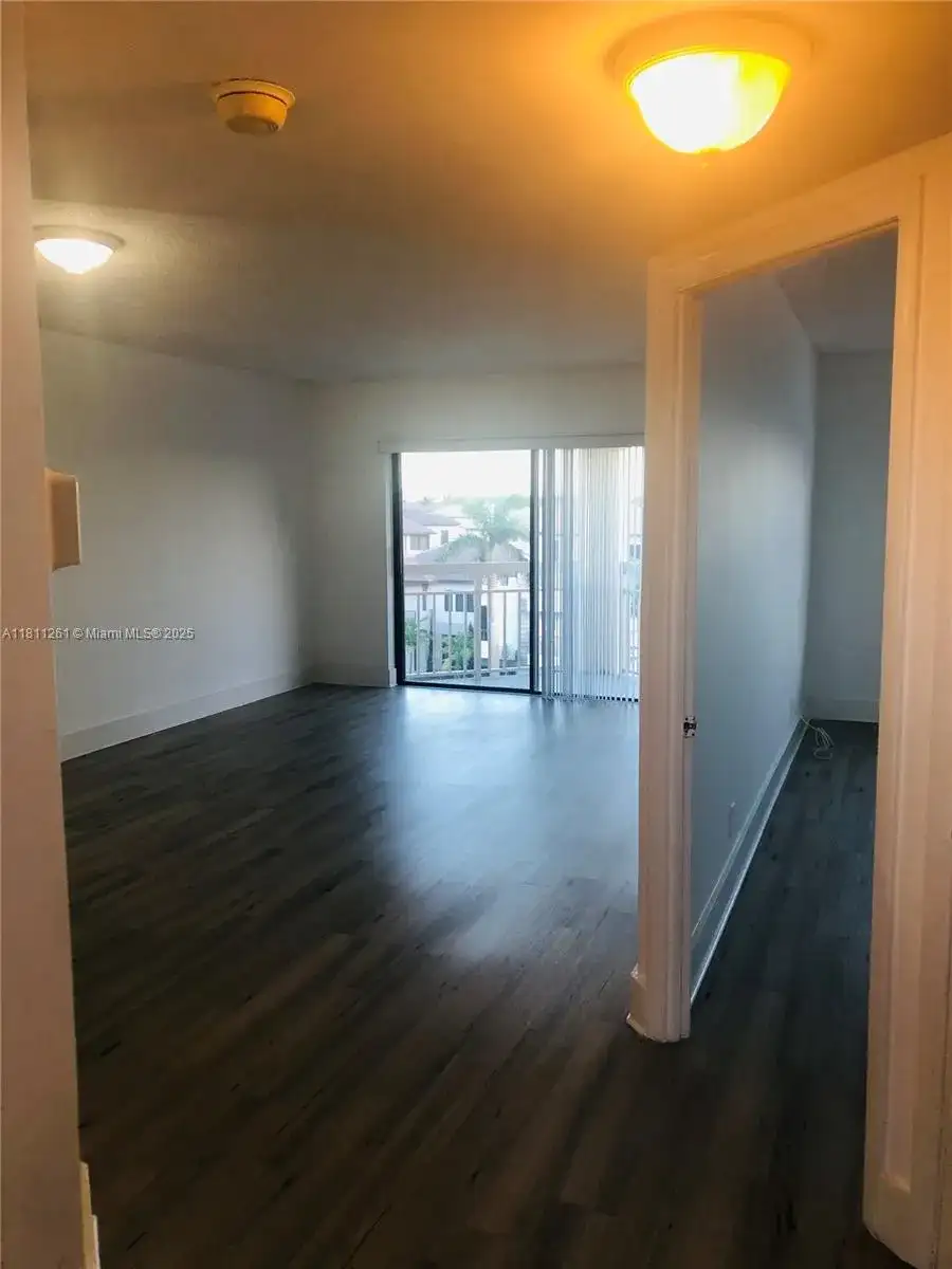 8290 Lake Dr # 527, Doral FL 33166 photo 5