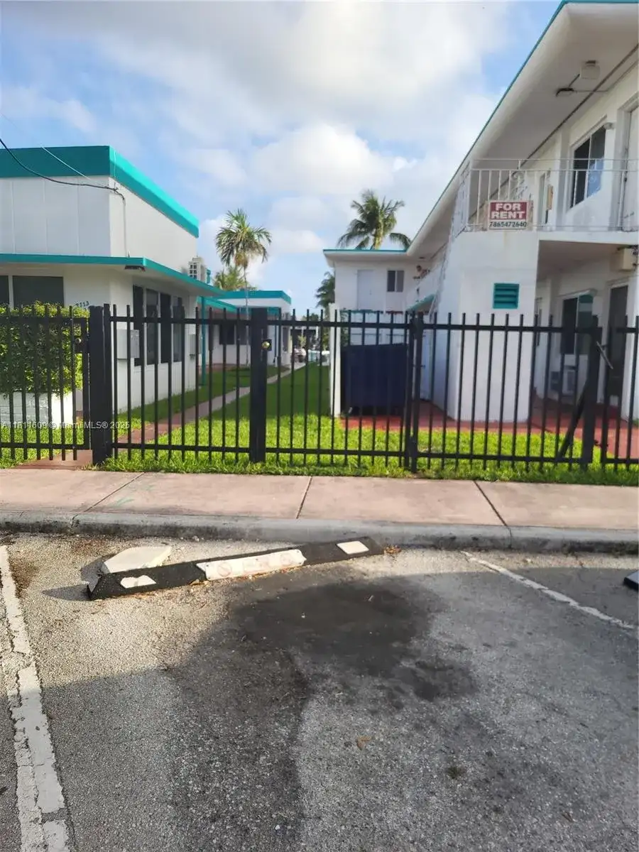 2101 Calais Dr # 10, Miami Beach FL 33141 photo 2