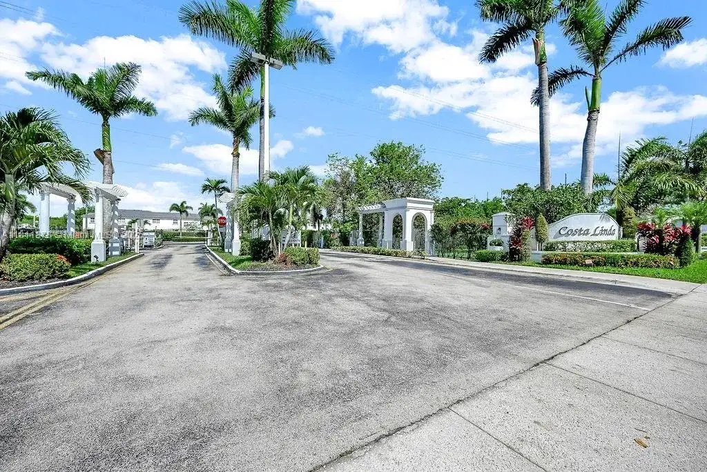 5440 NW 107th Ave # 204, Doral FL 33178 photo 2