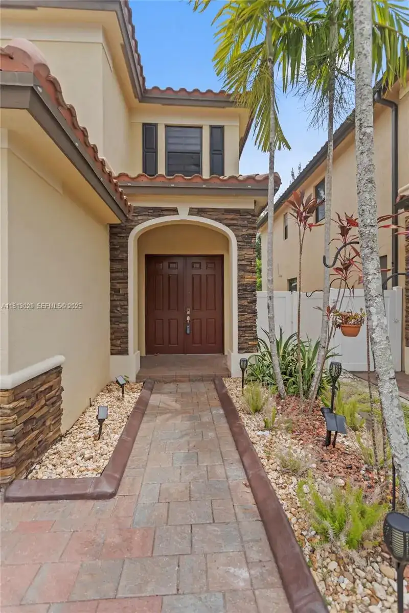 3502 W 86th Ter, Hialeah FL 33018 photo 2