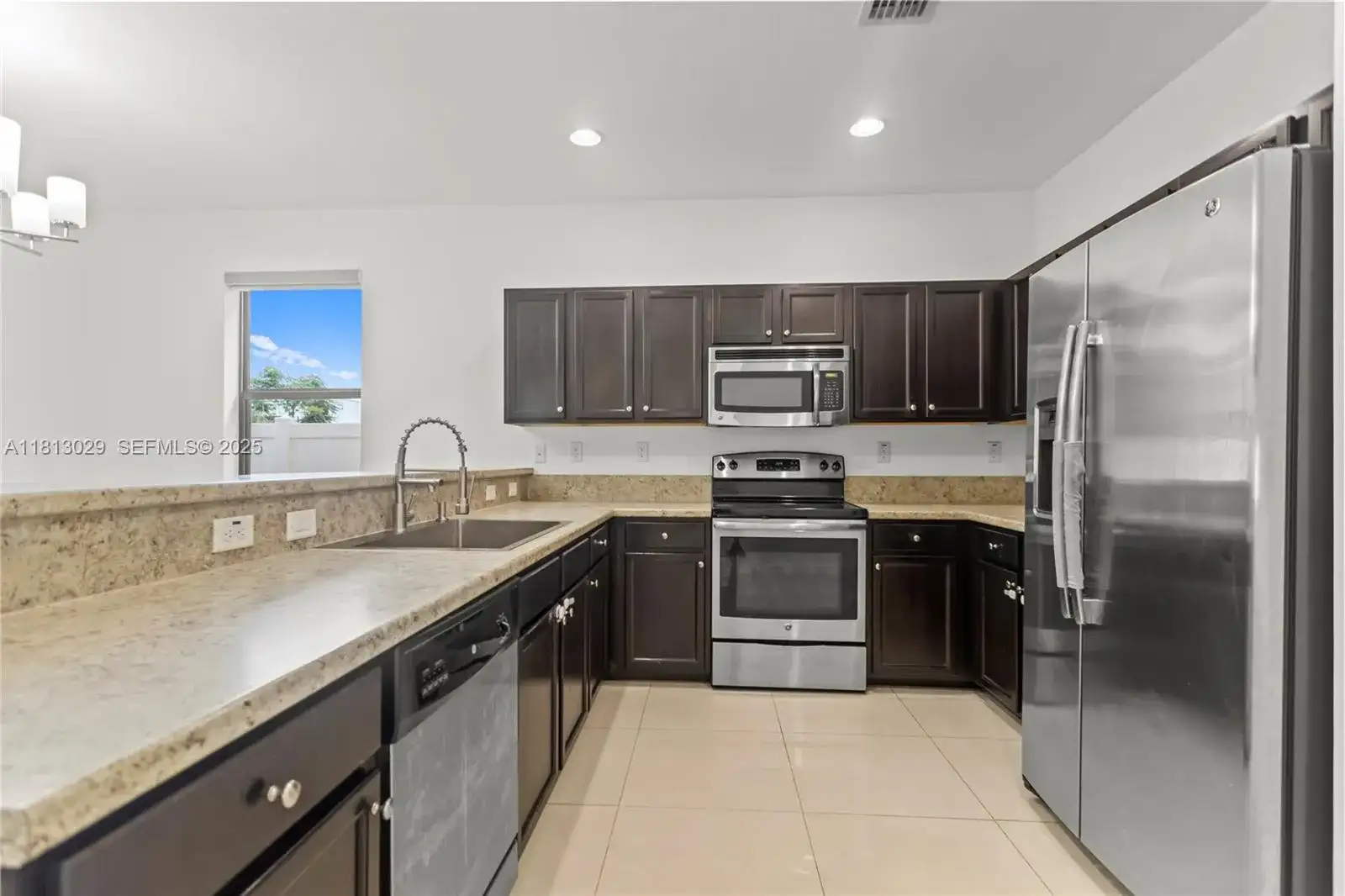 3502 W 86th Ter, Hialeah FL 33018 photo 4