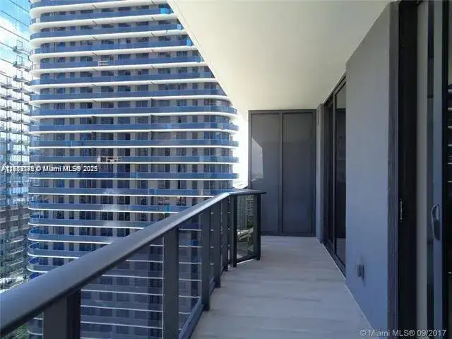 45 SW 9th St # 2709, Miami FL 33130 photo 3