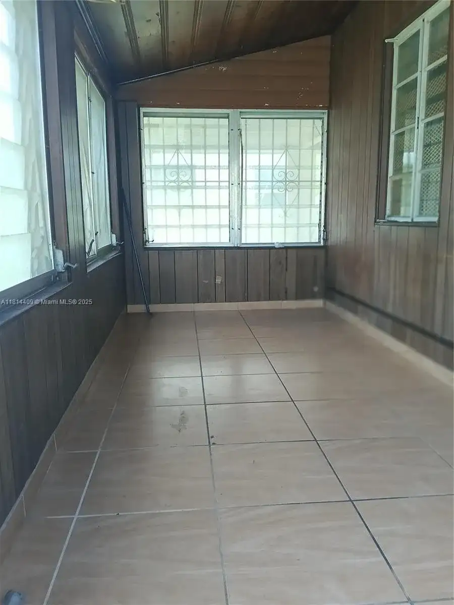 1828 NW 58th St, Miami FL 33142 photo 2