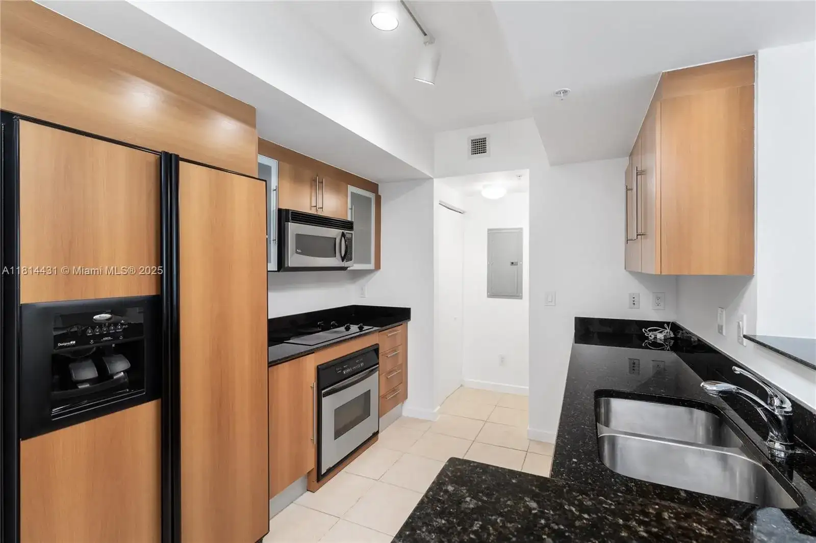 335 S Biscayne Blvd # 3207, Miami FL 33131 photo 2