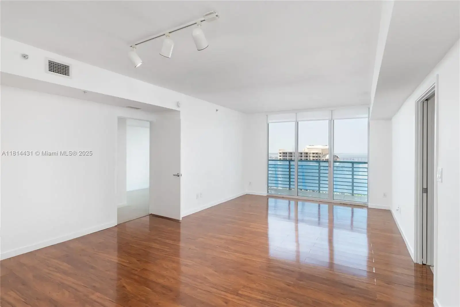 335 S Biscayne Blvd # 3207, Miami FL 33131 photo 4