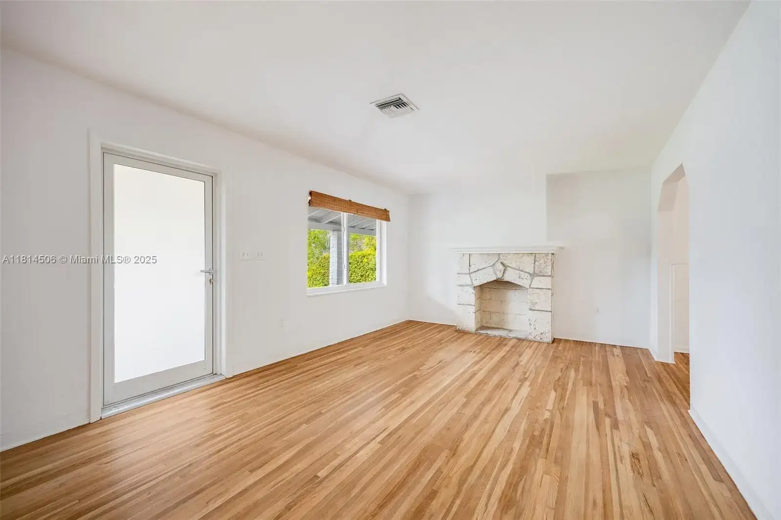 385 NE 117th St, Miami FL 33161 photo 4