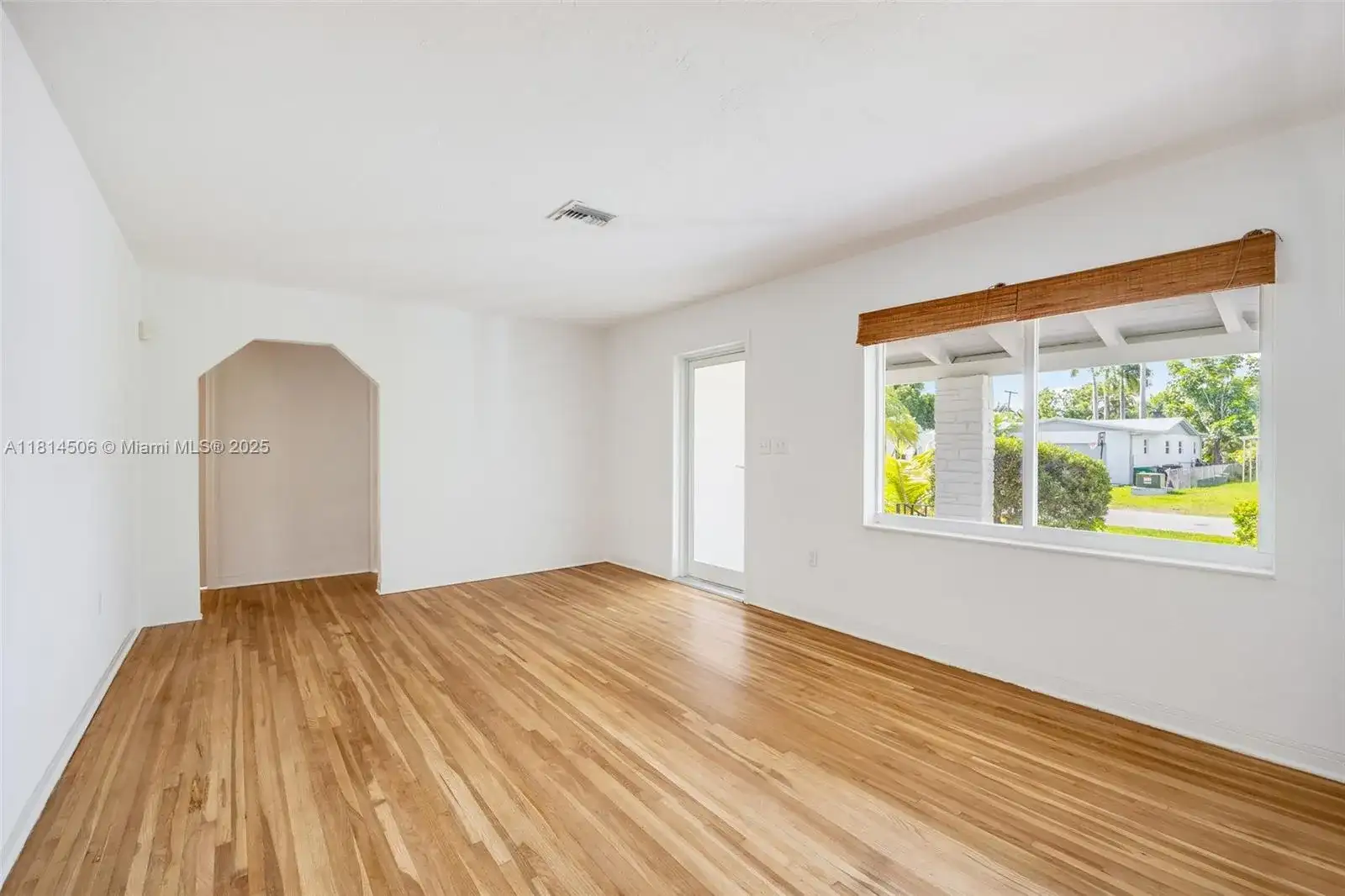 385 NE 117th St, Miami FL 33161 photo 5