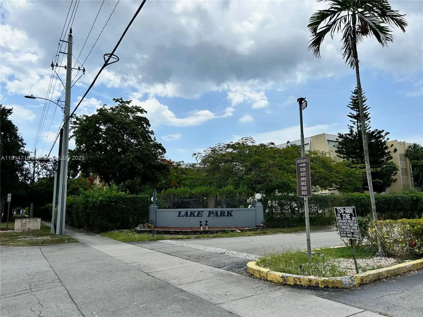 920 NE 199th St Apt 217, Miami FL 33179 photo 2