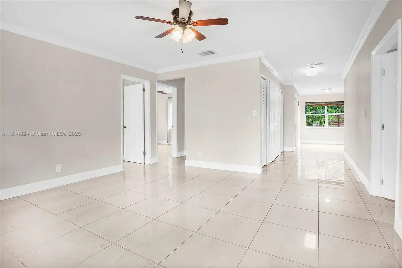 5433 NE 1st Ave, Oakland Park FL 33334 photo 4