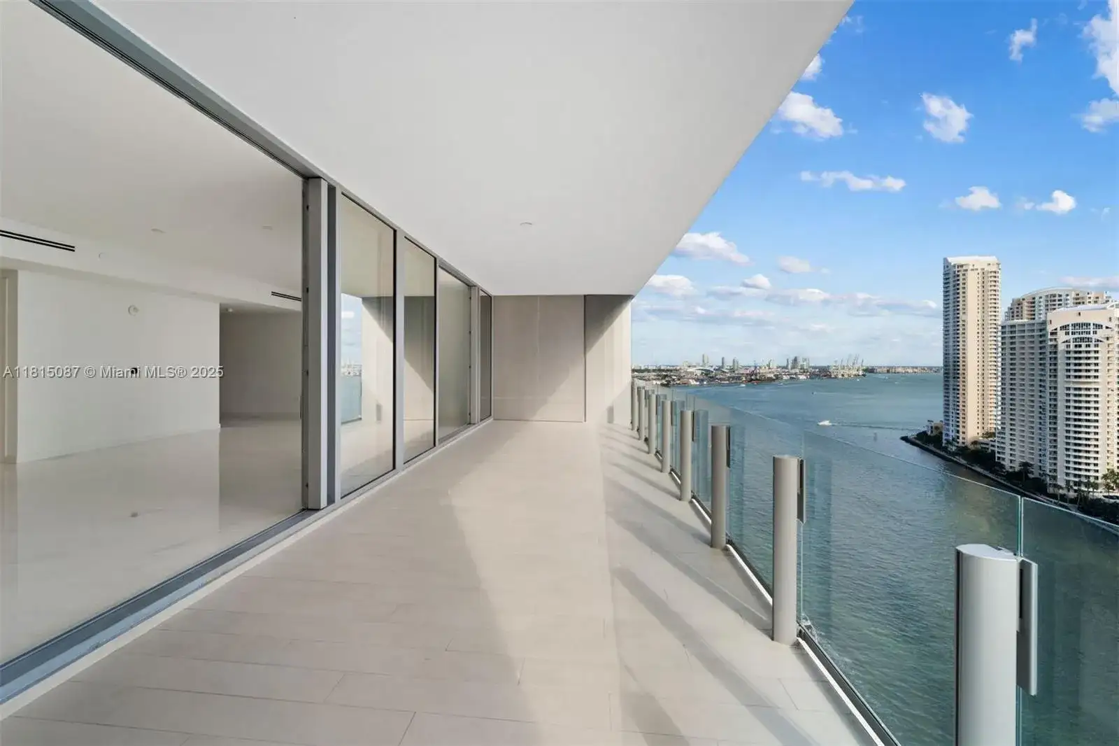 300 Biscayne Blvd Way # 2002, Miami FL 33131 photo 2