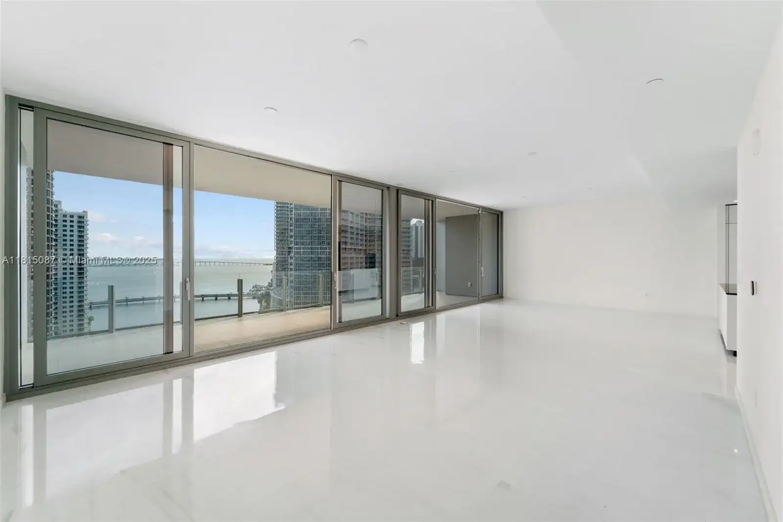 300 Biscayne Blvd Way # 2002, Miami FL 33131 photo 4