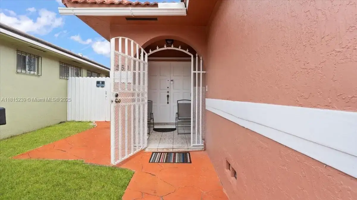7568 W 4th Ct, Hialeah FL 33014 photo 3