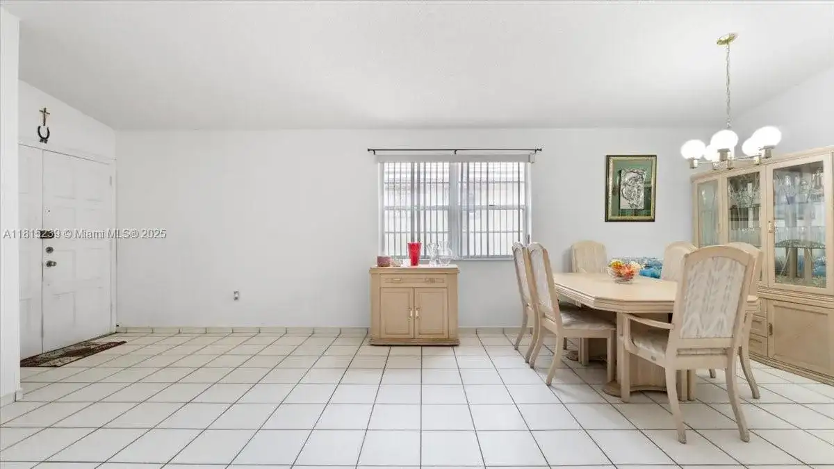 7568 W 4th Ct, Hialeah FL 33014 photo 4