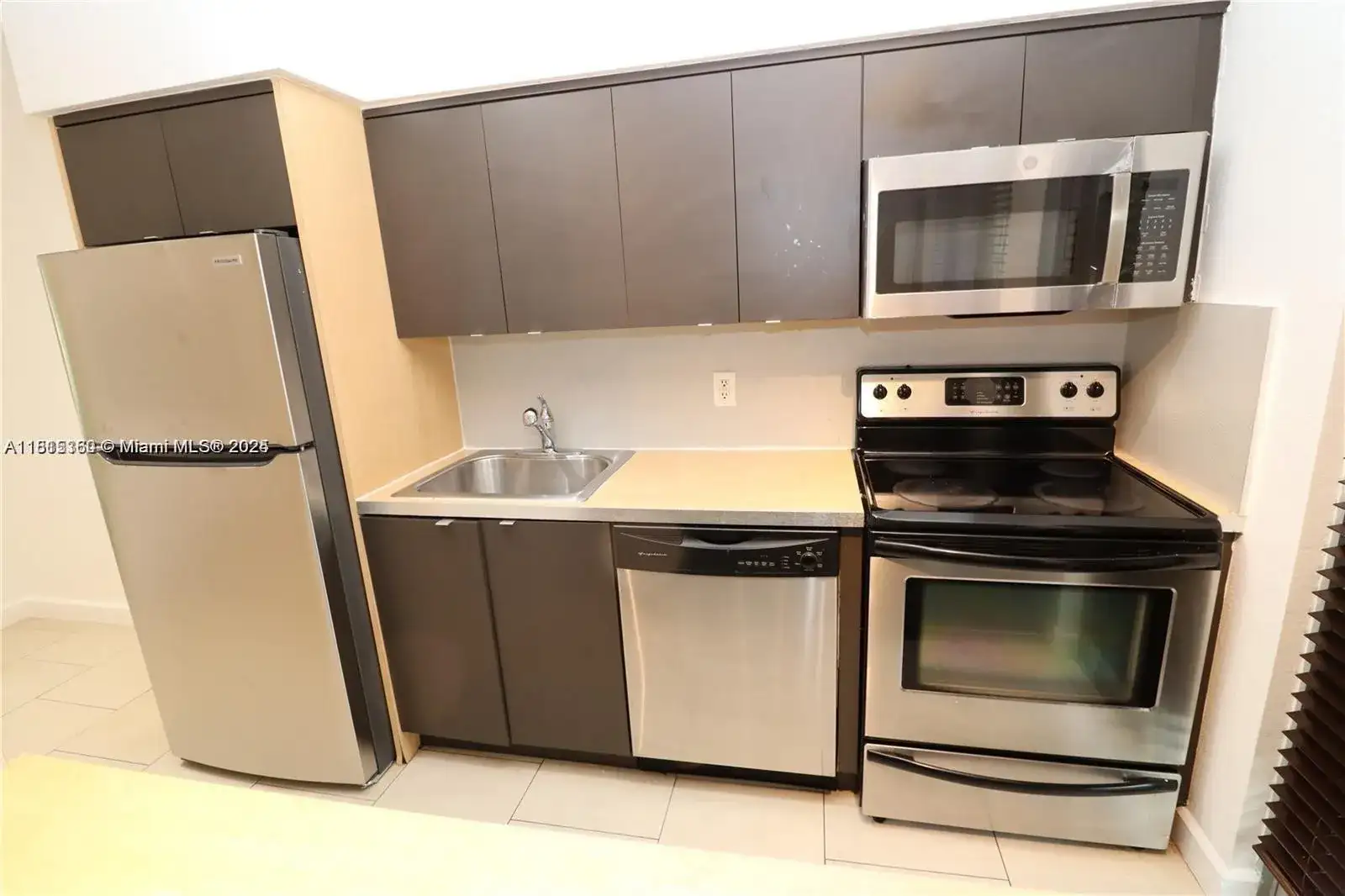 6835 RUE VERSAILLES # 104, Miami Beach FL 33141 photo 4