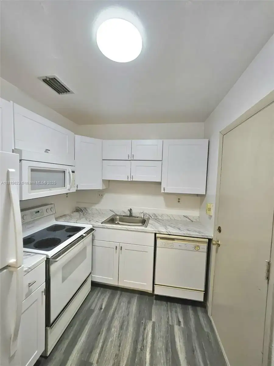3020 NE 16th Ave # 103, Oakland Park FL 33334 photo 2