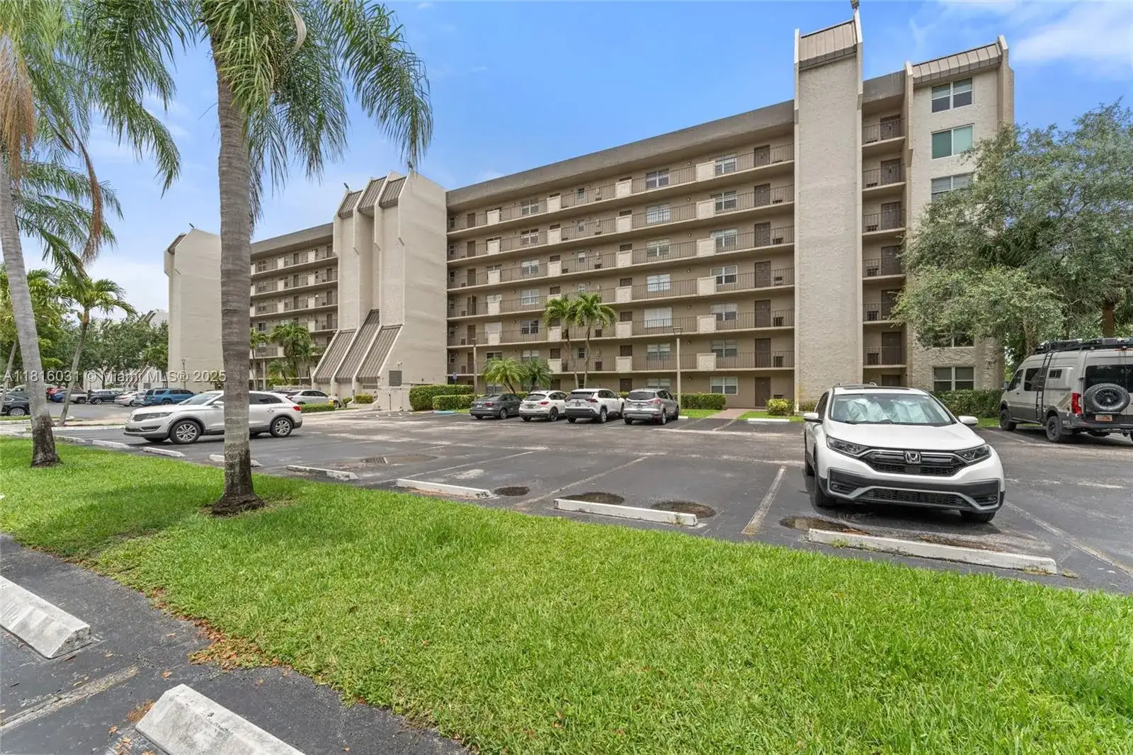 3150 W Rolling Hills Cir # 209, Davie FL 33328 photo 2