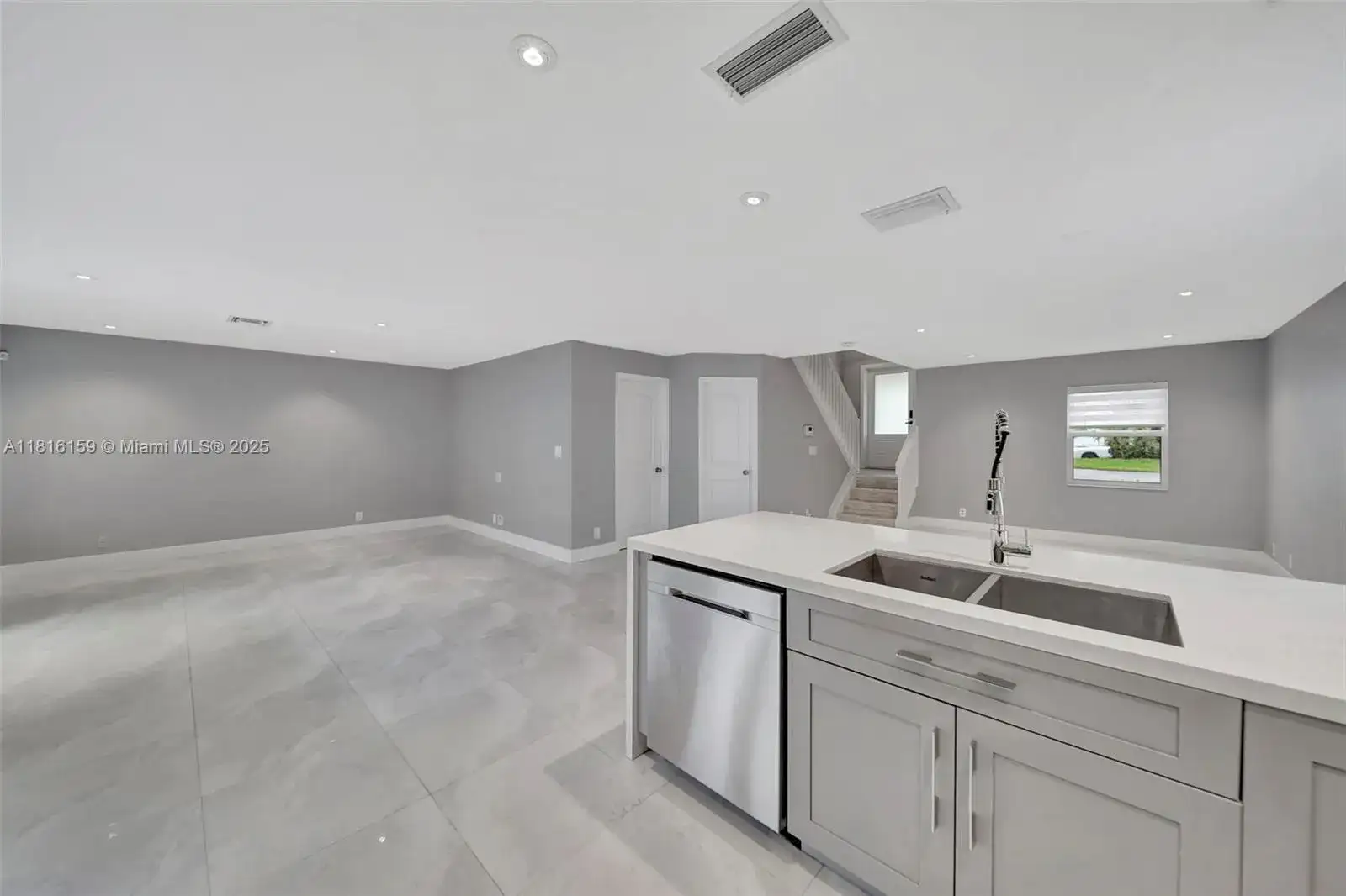 9883 NW 2nd St, Plantation FL 33324 photo 4