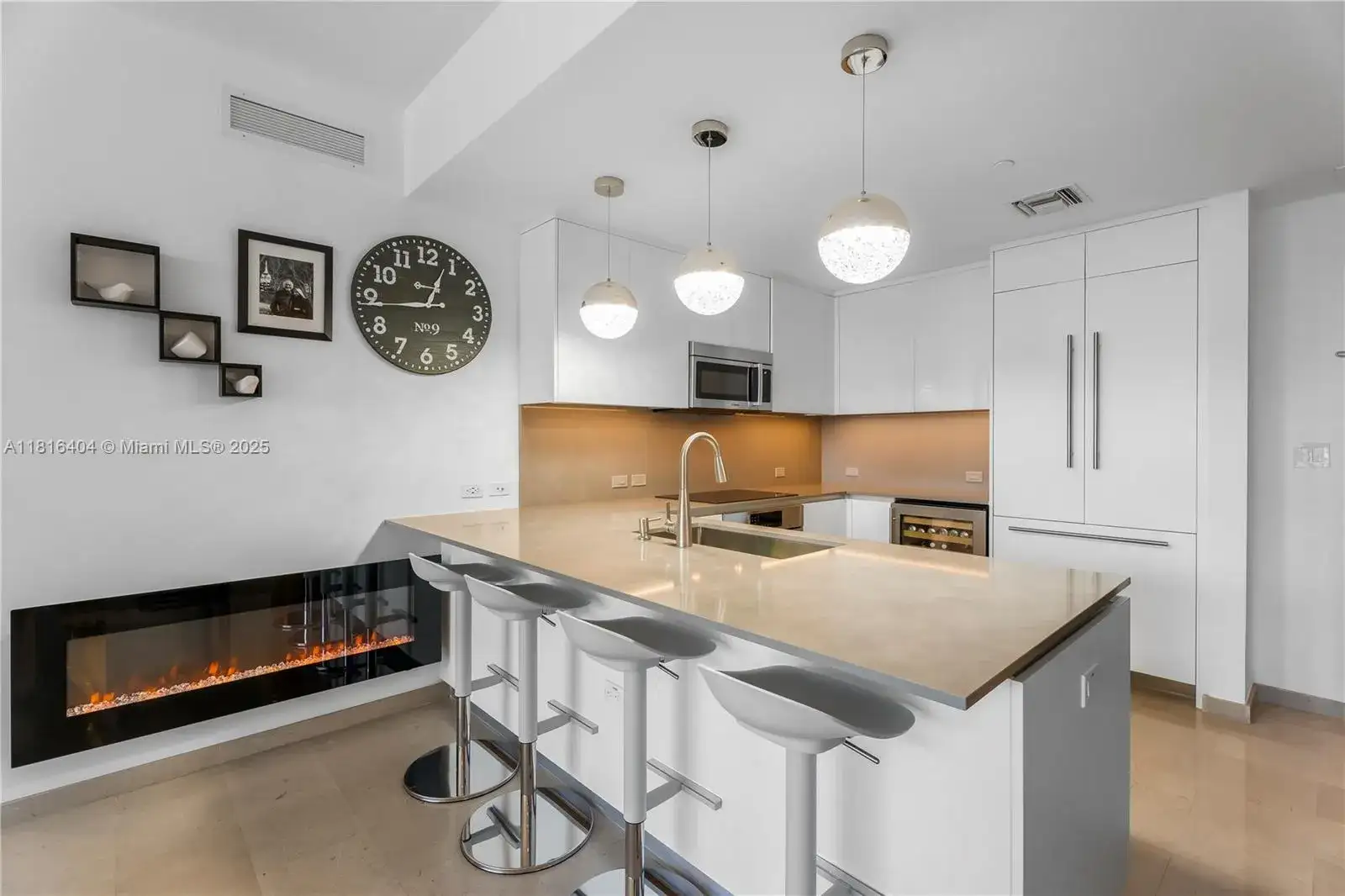 68 SE 6th St # 1704, Miami FL 33131 photo 4