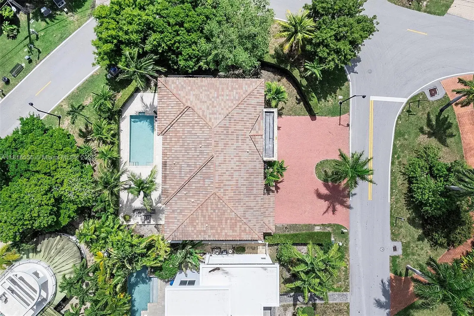 18825 N Bay Rd, Sunny Isles Beach FL 33160 photo 3