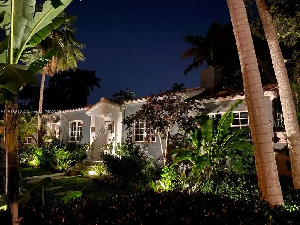 1329 Tyler St, Hollywood FL 33019 photo 2