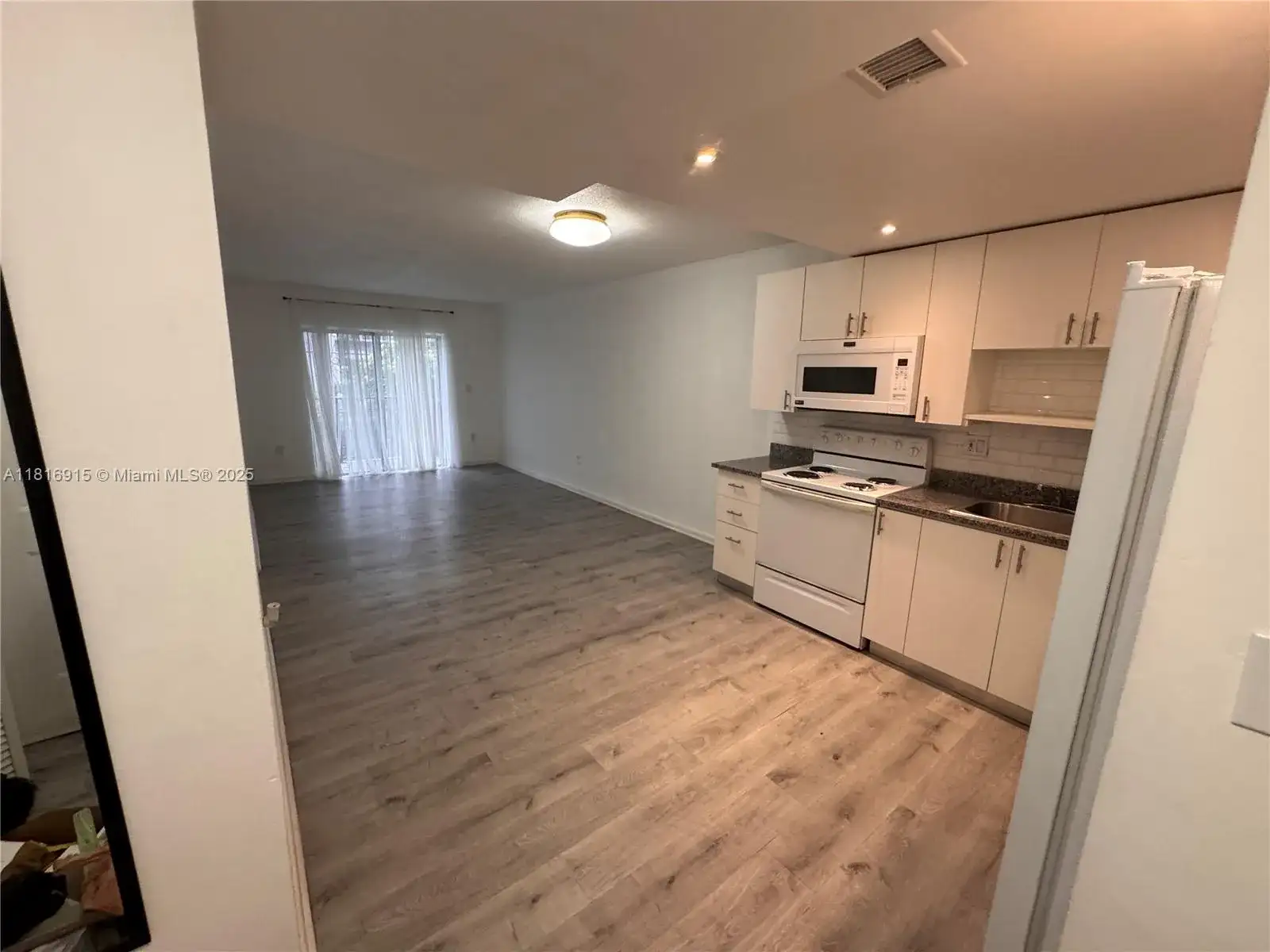 677 SW 9th Ave # 303, Miami FL 33130 photo 3