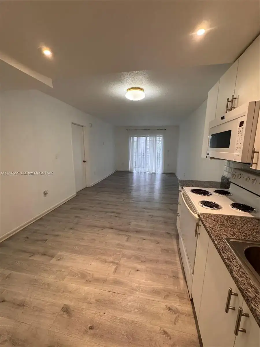 677 SW 9th Ave # 303, Miami FL 33130 photo 4