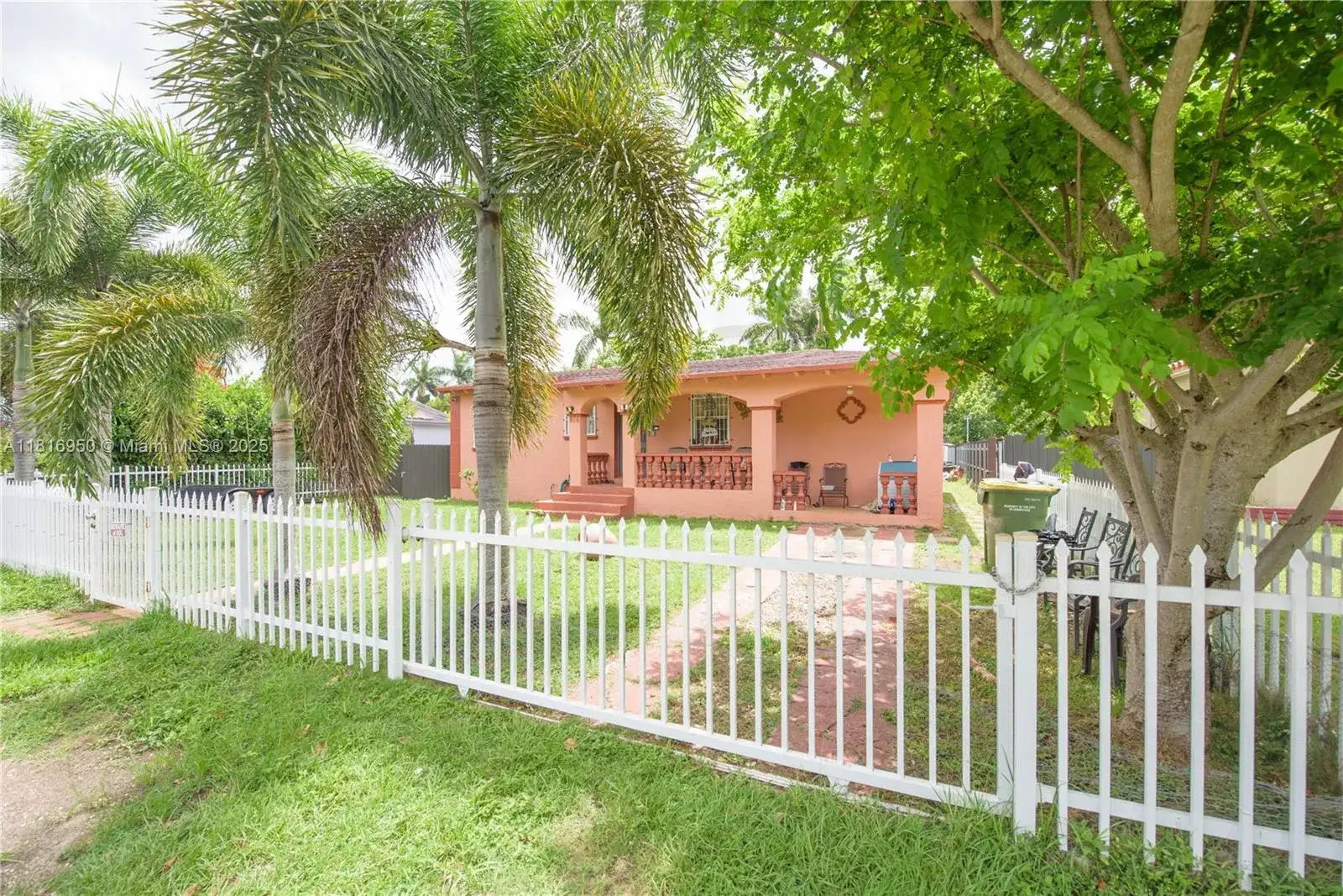 916 NW 3rd Ave, Homestead FL 33030 photo 2