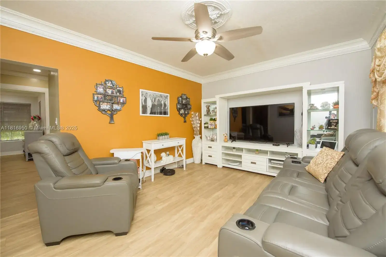 916 NW 3rd Ave, Homestead FL 33030 photo 3
