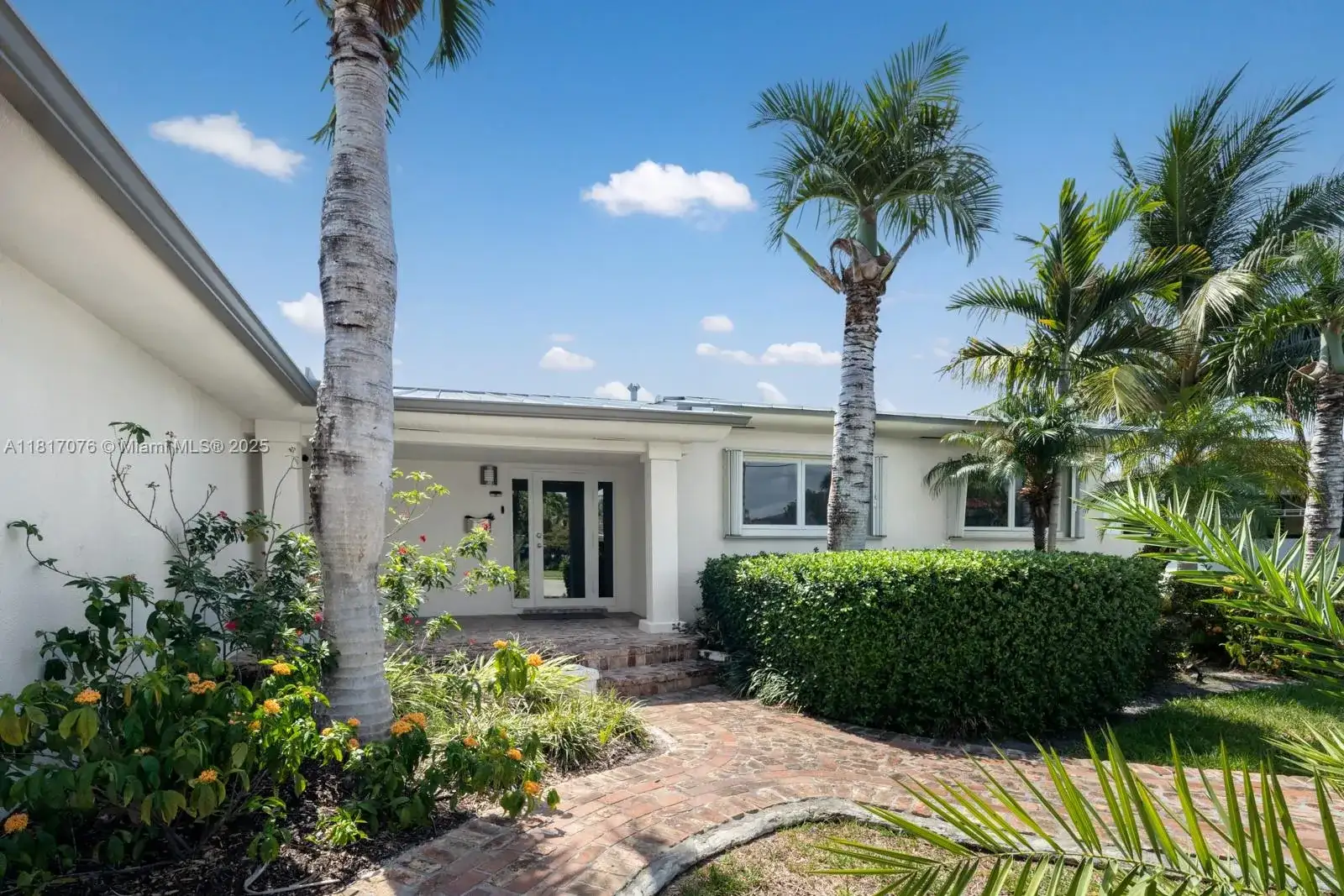 12985 Ortega Ln, North Miami FL 33181 photo 2