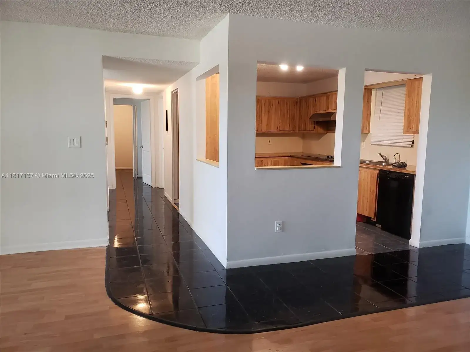 601 Ives Dairy Rd # 8, Miami FL 33179 photo 2