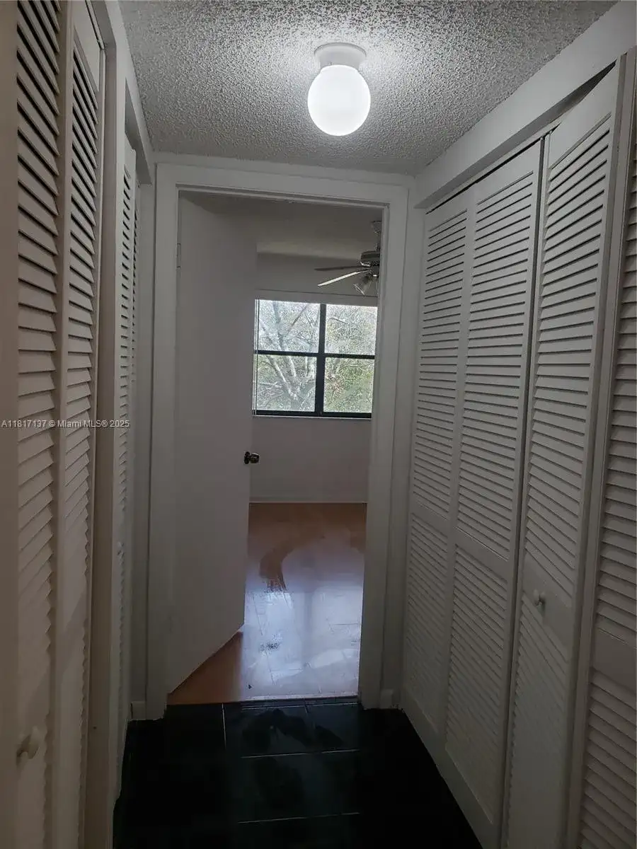 601 Ives Dairy Rd # 8, Miami FL 33179 photo 3