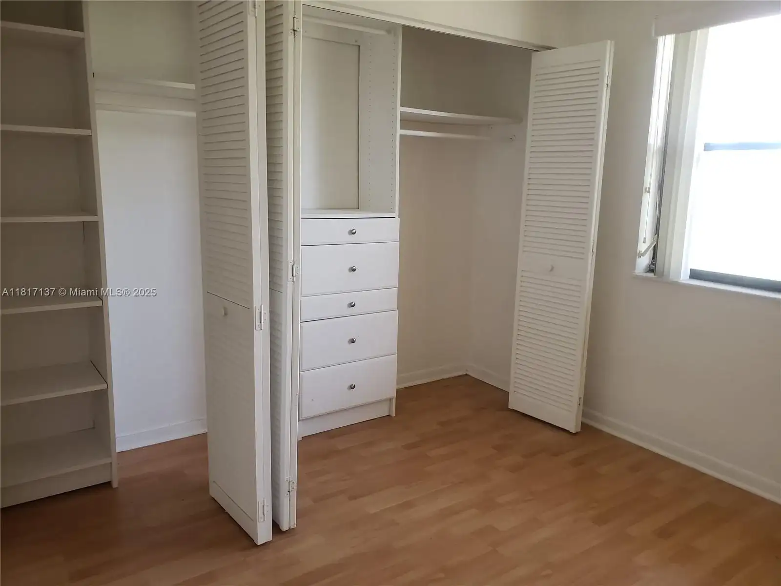 601 Ives Dairy Rd # 8, Miami FL 33179 photo 5