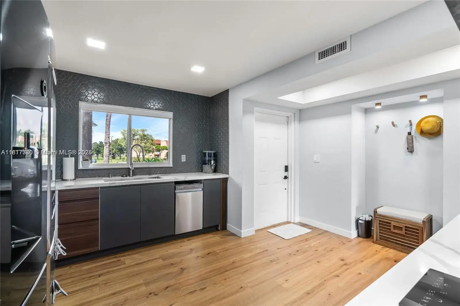 9310 Sunrise Lakes Blvd # 206, Sunrise FL 33322 photo 3