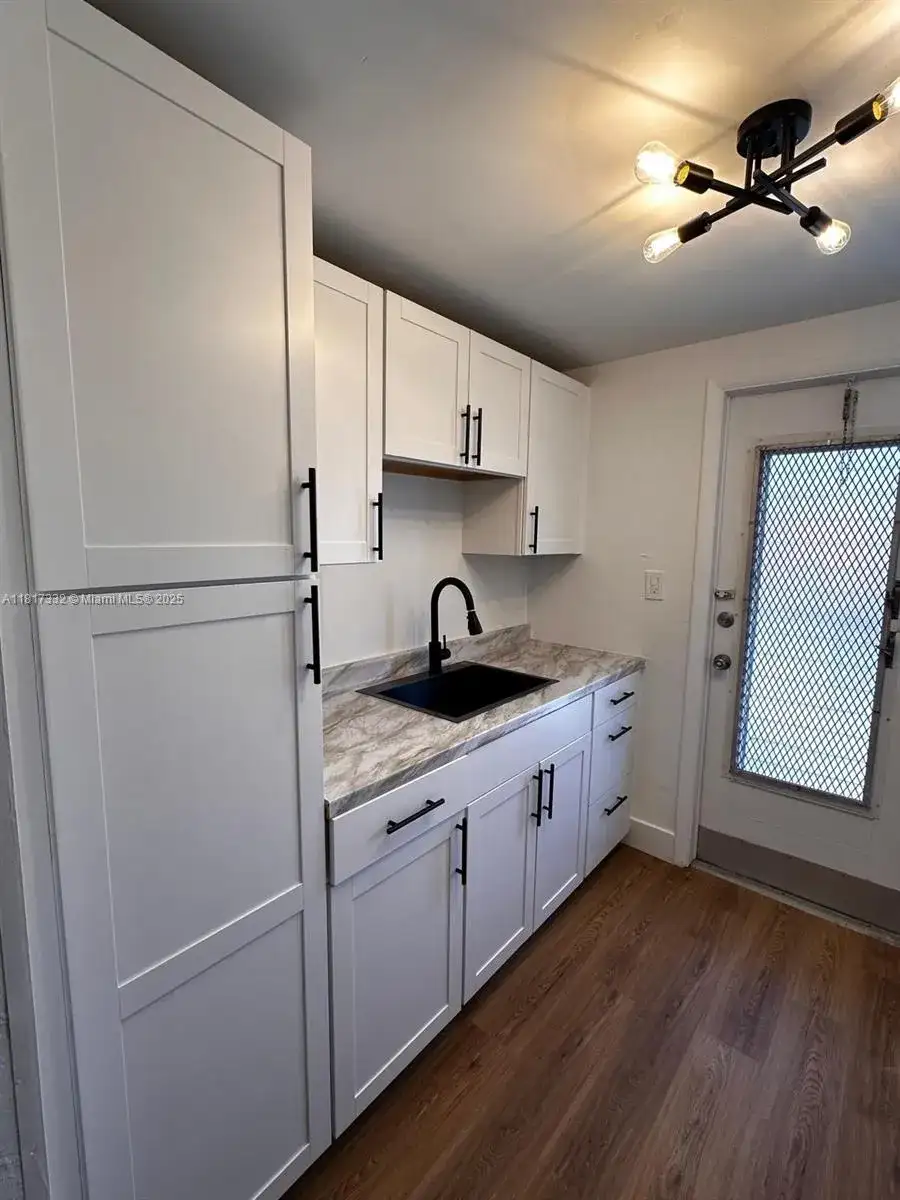 626 Meridian Ave # 10, Miami Beach FL 33139 photo 4