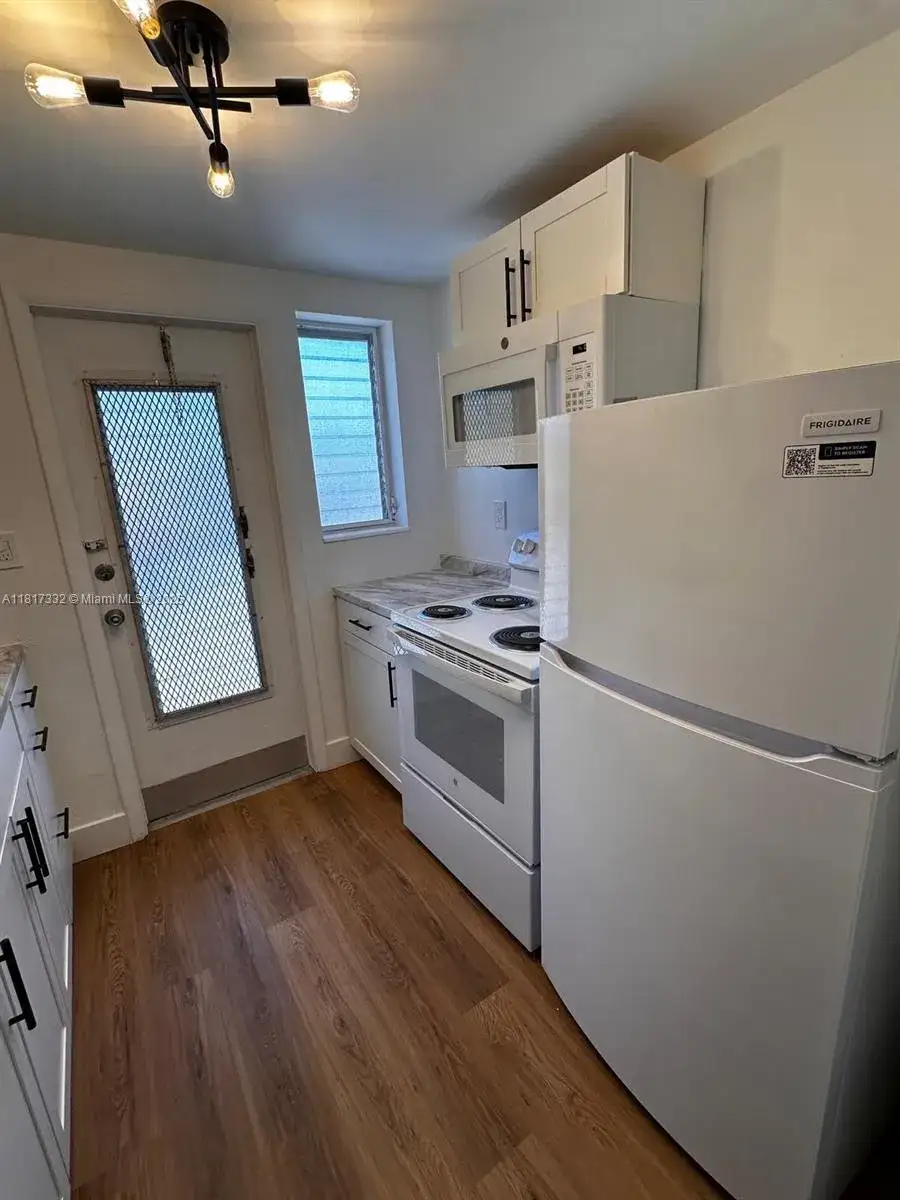 626 Meridian Ave # 10, Miami Beach FL 33139 photo 5