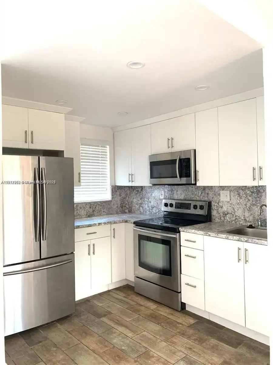 1478 NW 1st St # 301, Miami FL 33125 photo 3