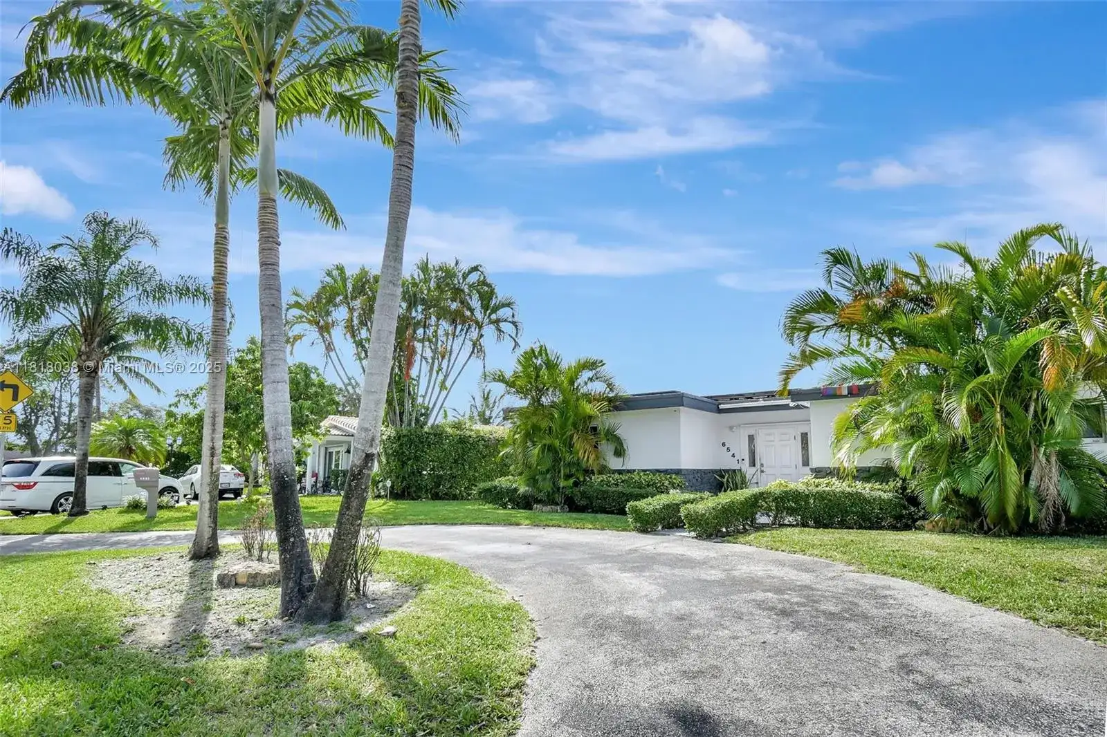 6541 Mckinley St, Hollywood FL 33024 photo 2