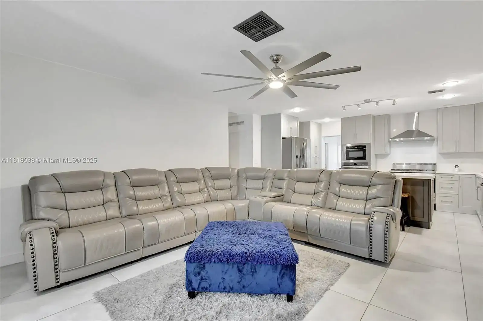 6541 Mckinley St, Hollywood FL 33024 photo 5