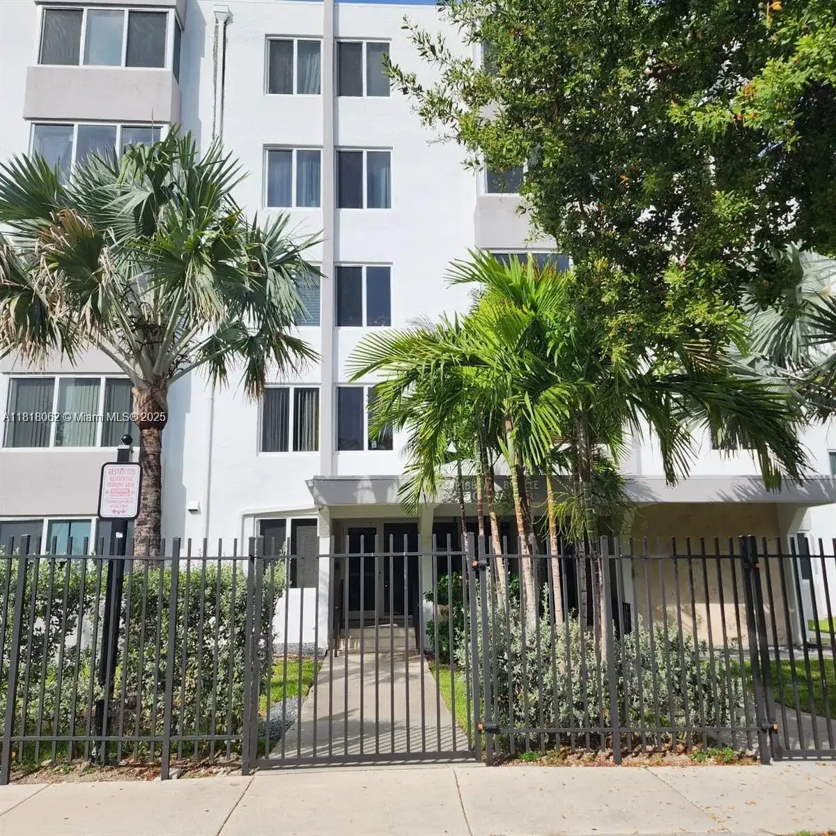 250 180th # 506, Sunny Isles Beach FL 33160 photo 2