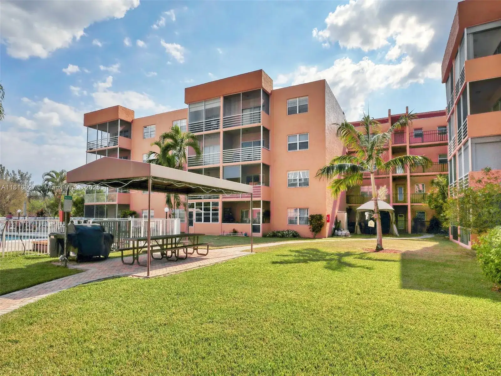 3048 E Sunrise Lakes Dr # 319, Sunrise FL 33322 photo 2