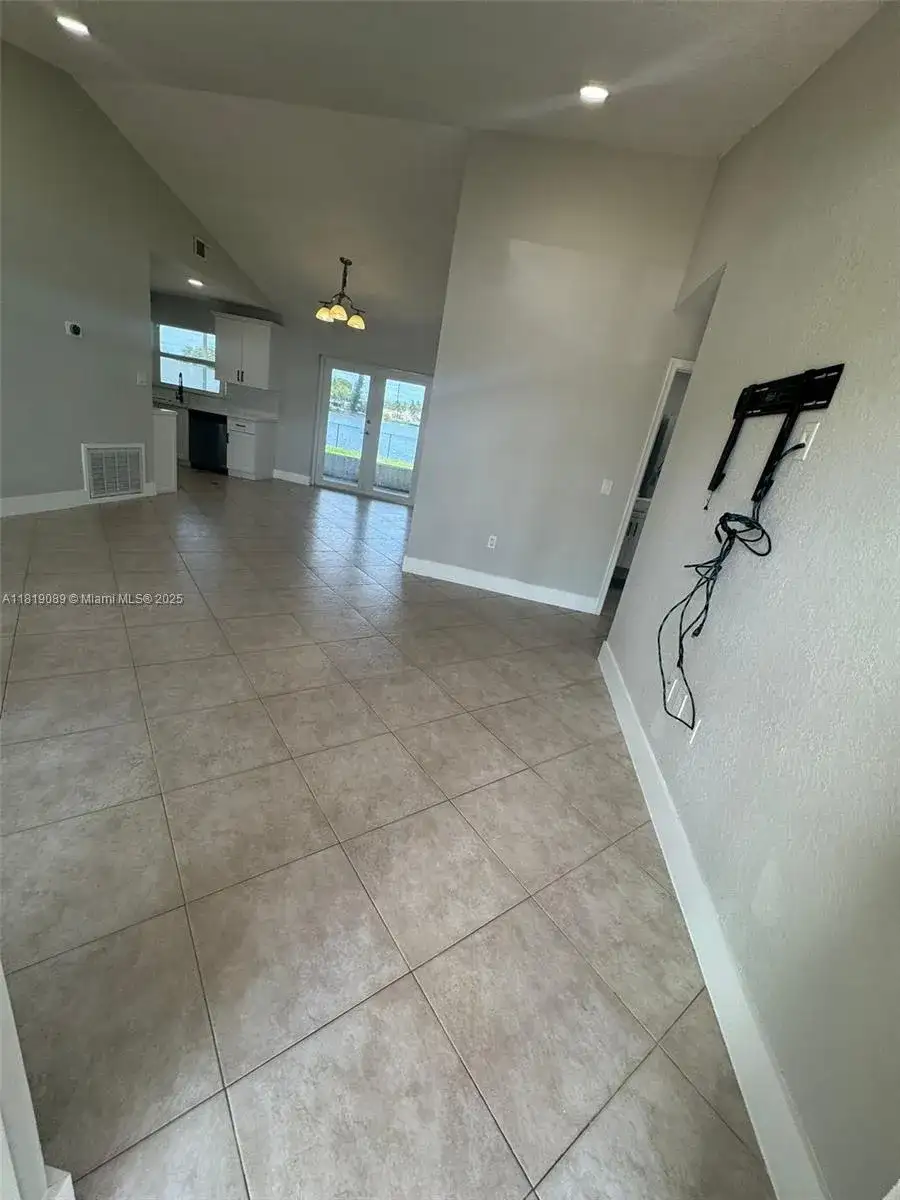 9431 NW 10th St, Pembroke Pines FL 33024 photo 5