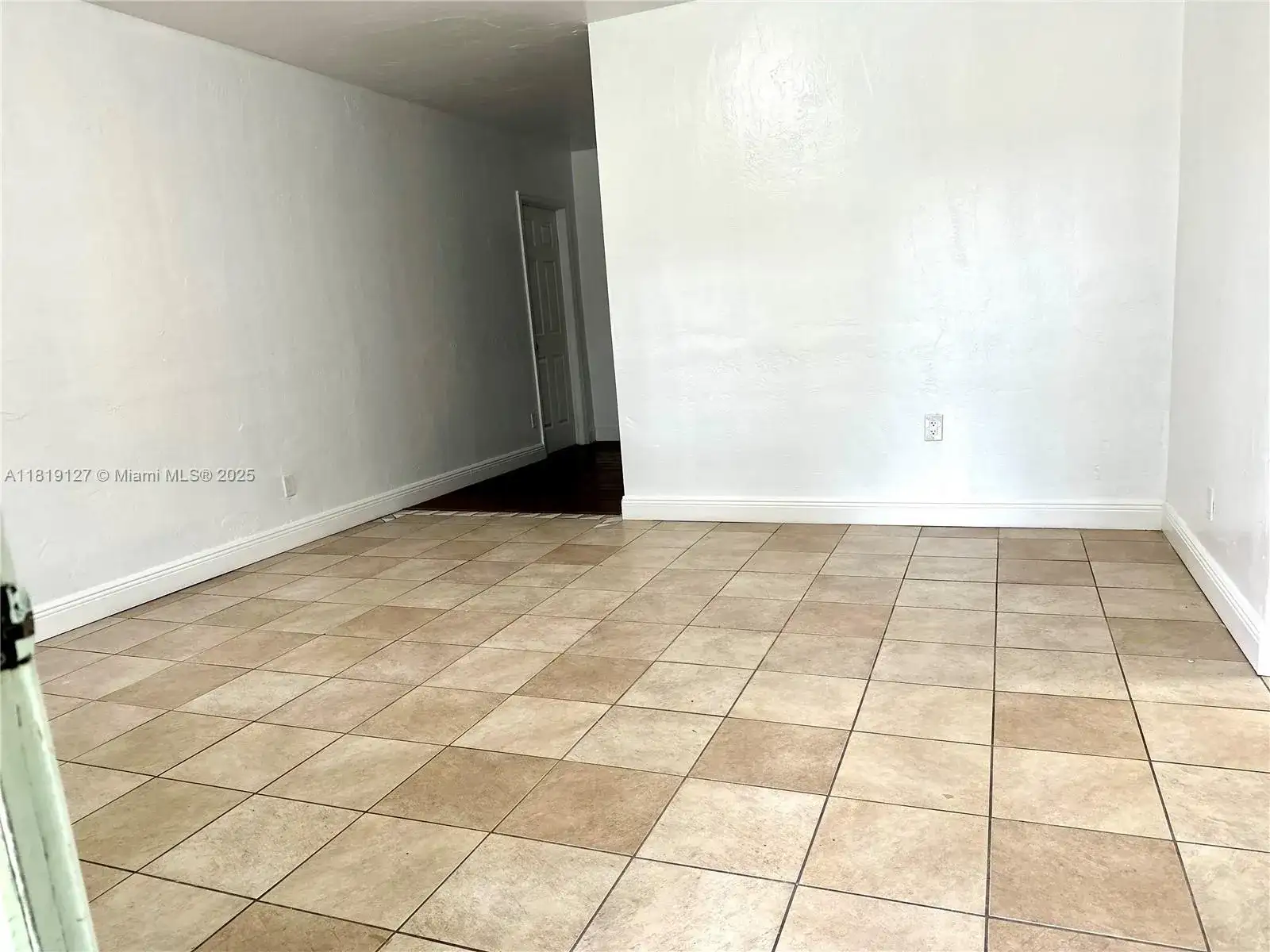 1941 NE 157th Ter, North Miami Beach FL 33162 photo 2