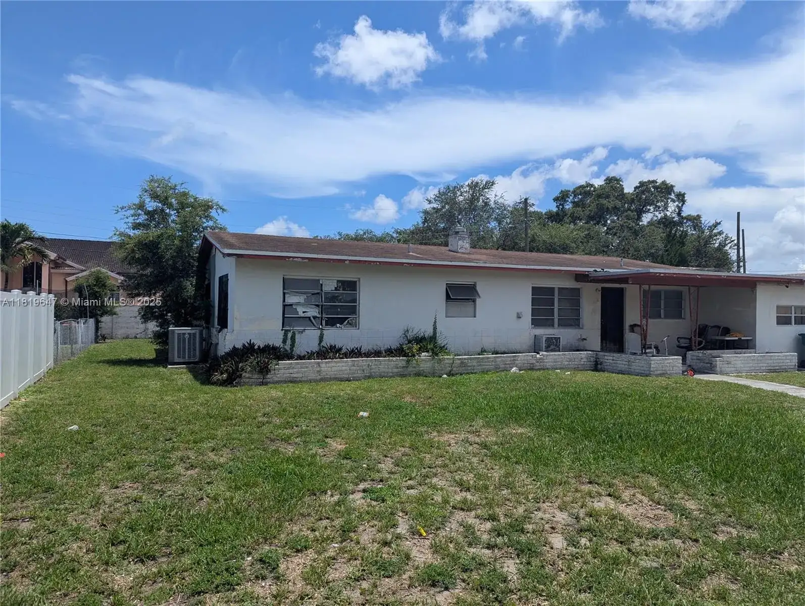 950 NE 172nd St, Miami FL 33162 photo 2