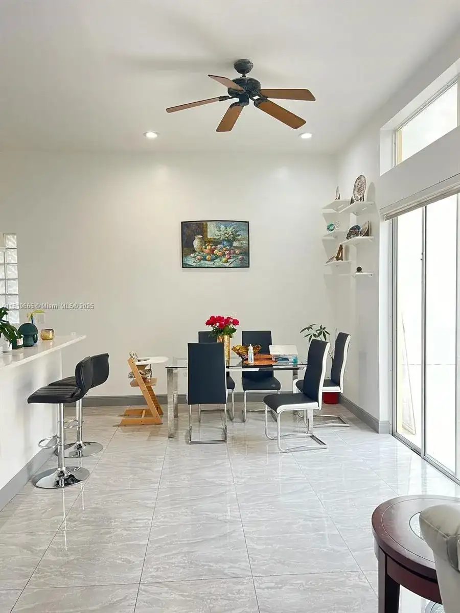 1120 Papaya St, Hollywood FL 33019 photo 2