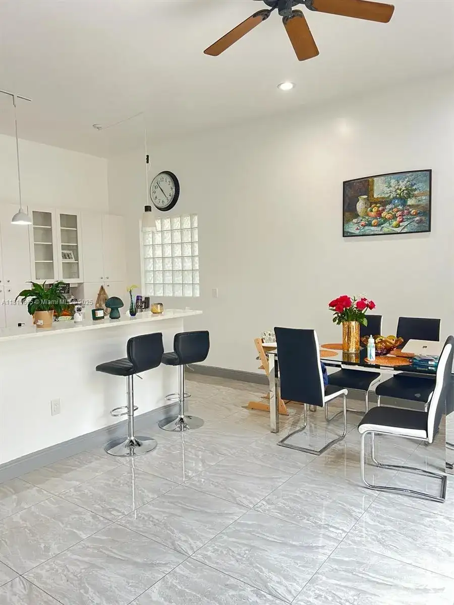 1120 Papaya St, Hollywood FL 33019 photo 3