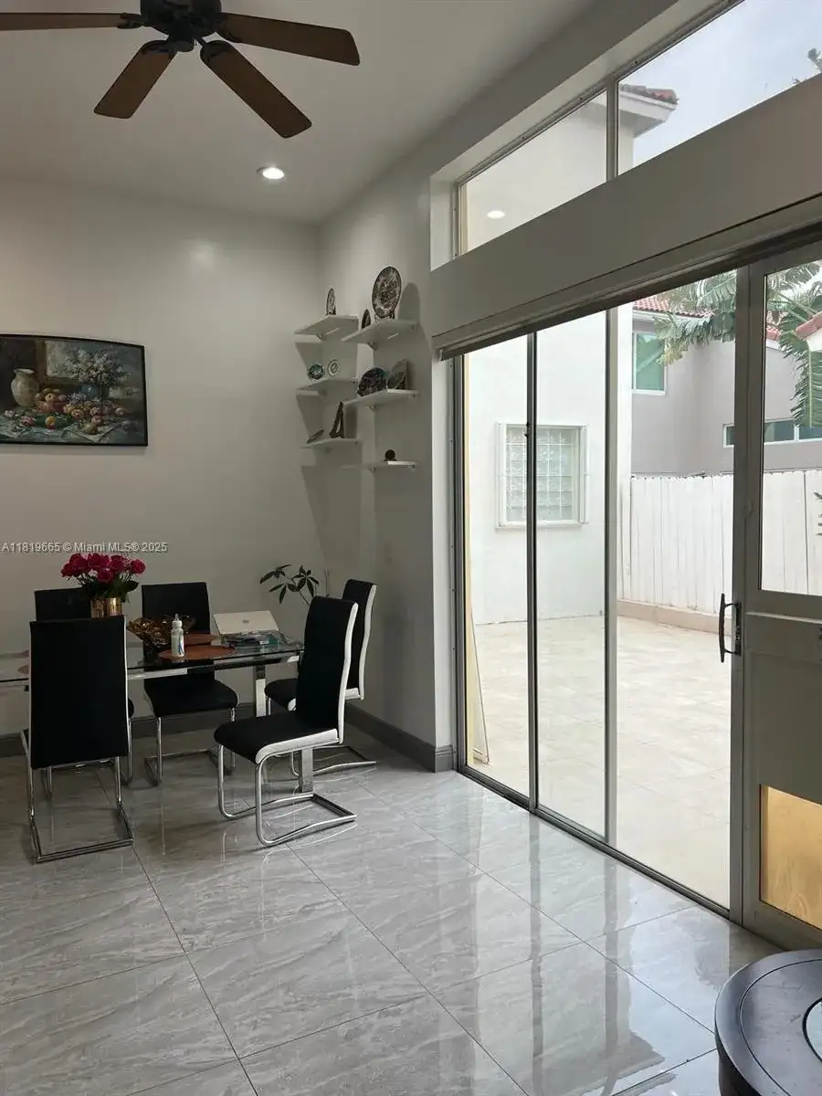 1120 Papaya St, Hollywood FL 33019 photo 4