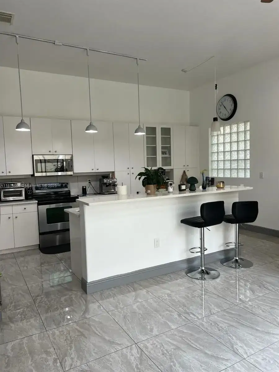 1120 Papaya St, Hollywood FL 33019 photo 5