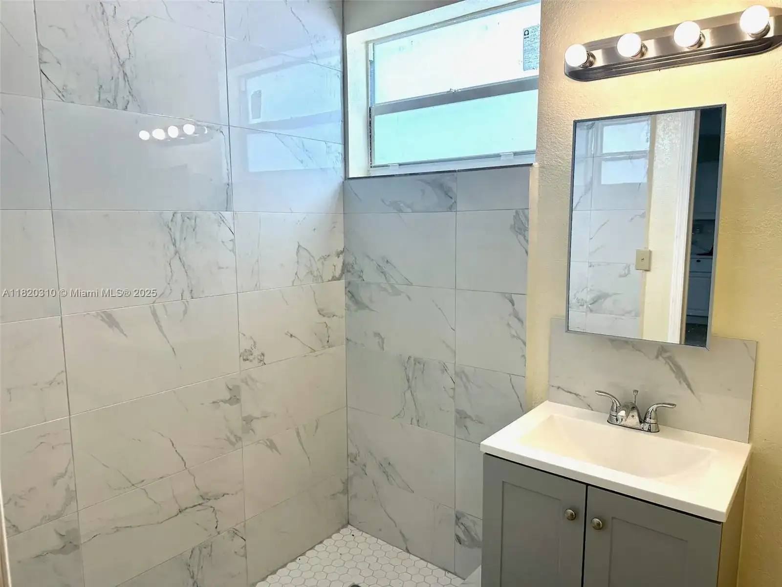 17625 SW 160th Ave, Miami FL 33187 photo 4